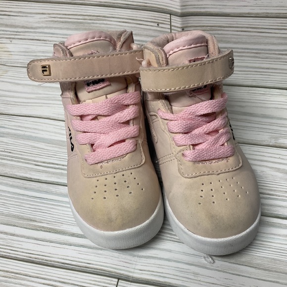 Fila pink sneakers size 7 - Picture 2 of 4